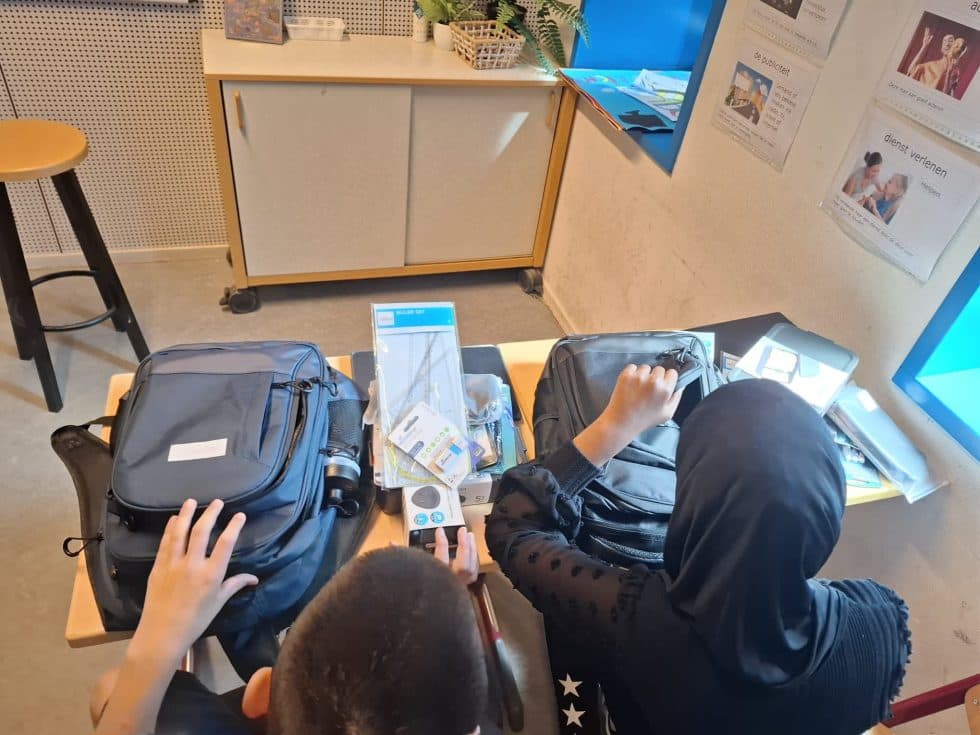 Een goed gevulde rugtas voor kinderen uit groep 8